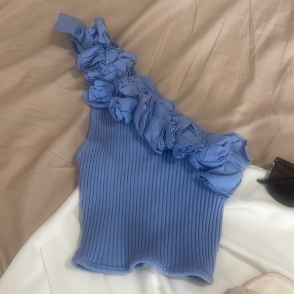 🖤SOLD🖤 Zara Blue Ruffle Shoulder Tank - Picture 3 of 5